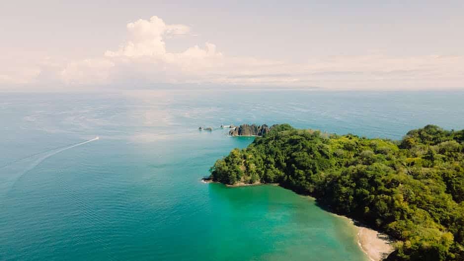 A picture of Costa Rica showcasing its natural beauty and tropical atmosphere, appealing to potential digital nomads.